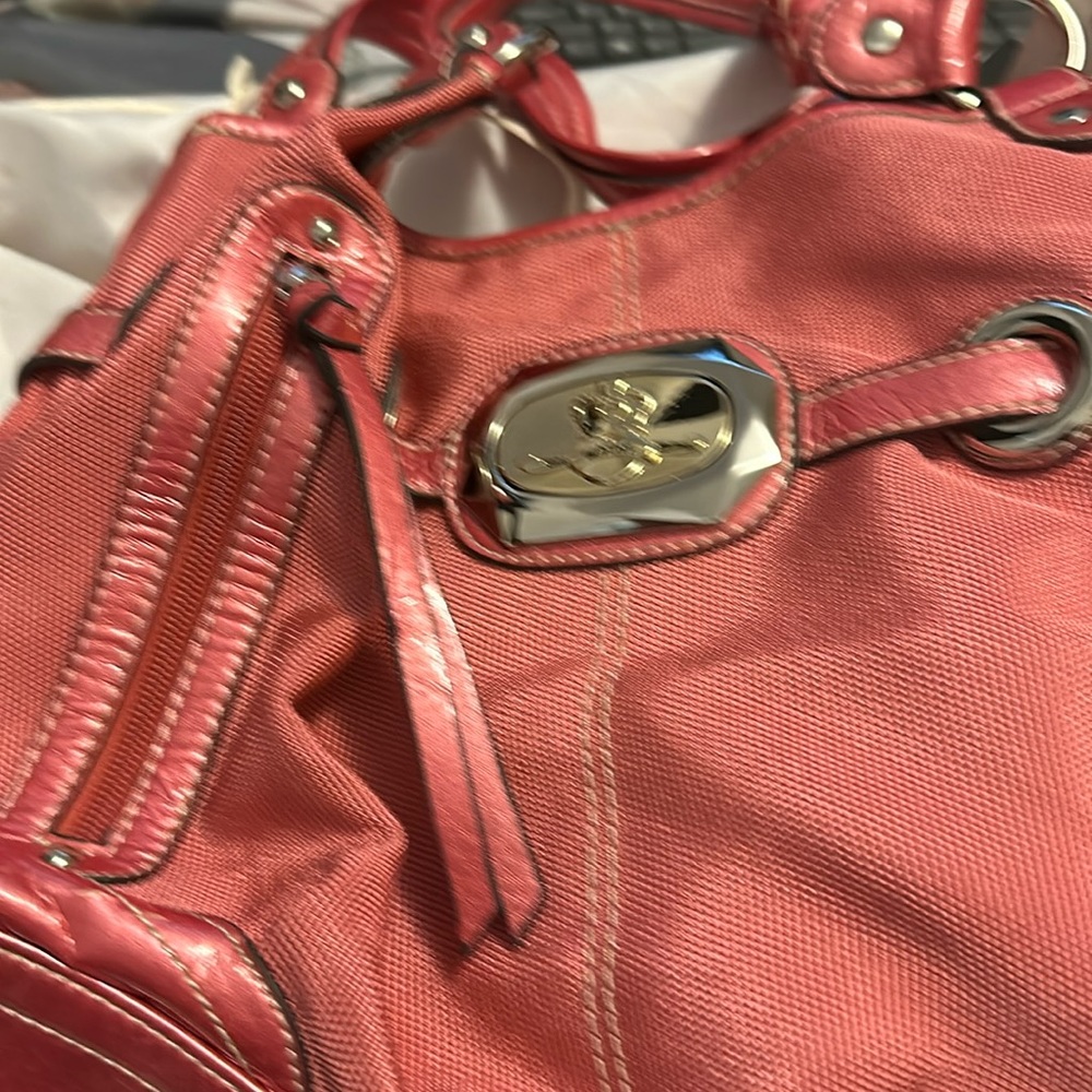 It’s a Kathy Van Zeeland bag never been use or worn